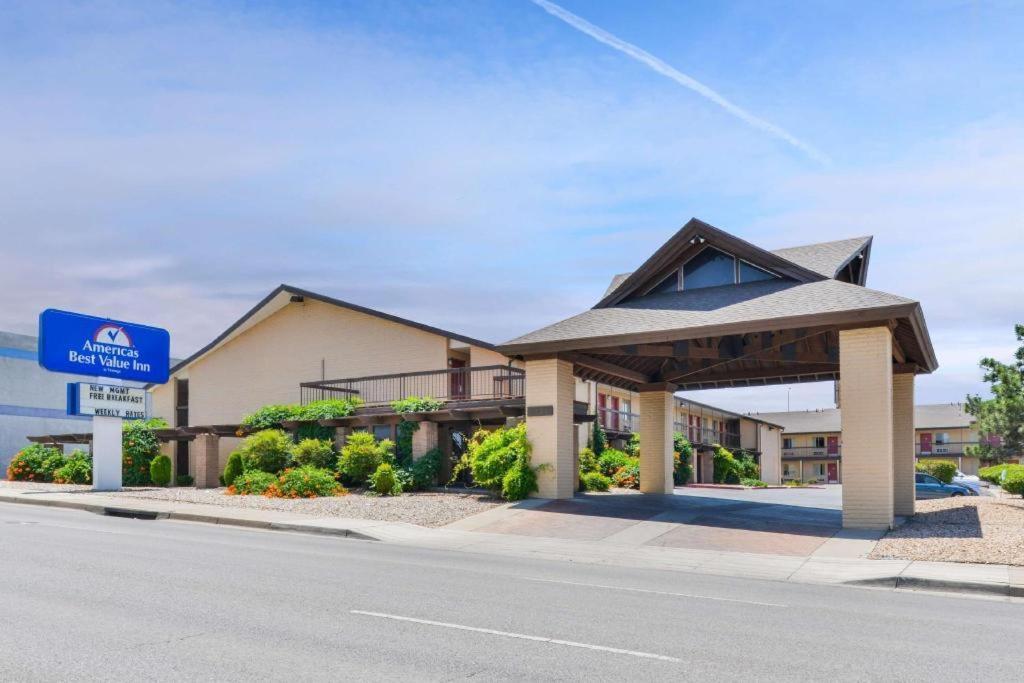 Days Inn By Wyndham Albuquerque Northeast Exterior photo